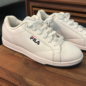 Fila women’s sneaker. Like new. Size 9.
